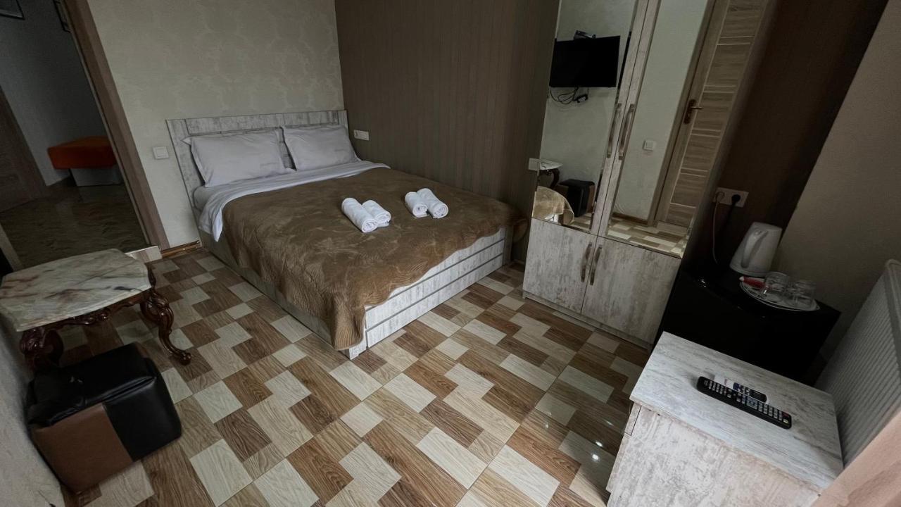 Hotel Tourist Тбилиси Екстериор снимка