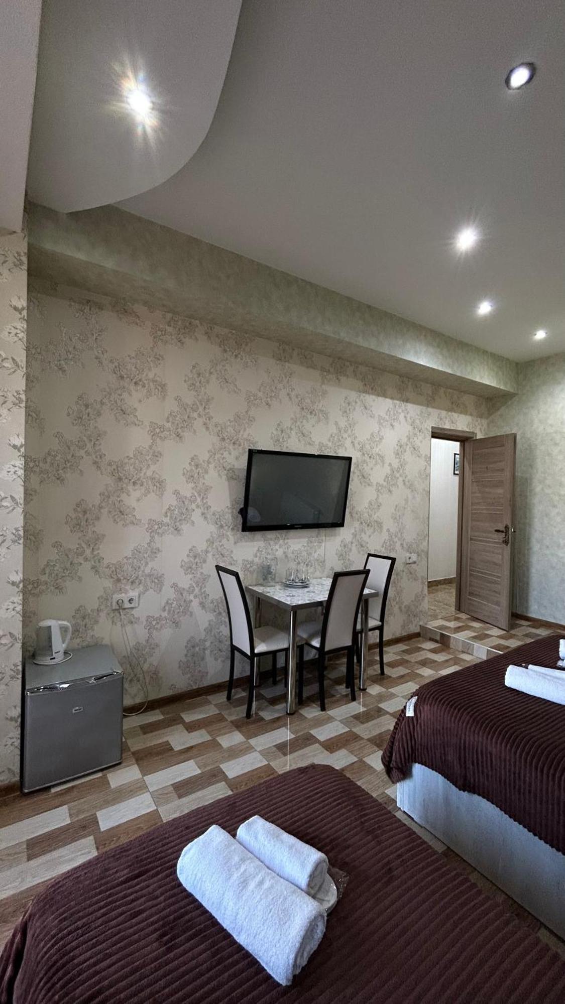 Hotel Tourist Тбилиси Екстериор снимка