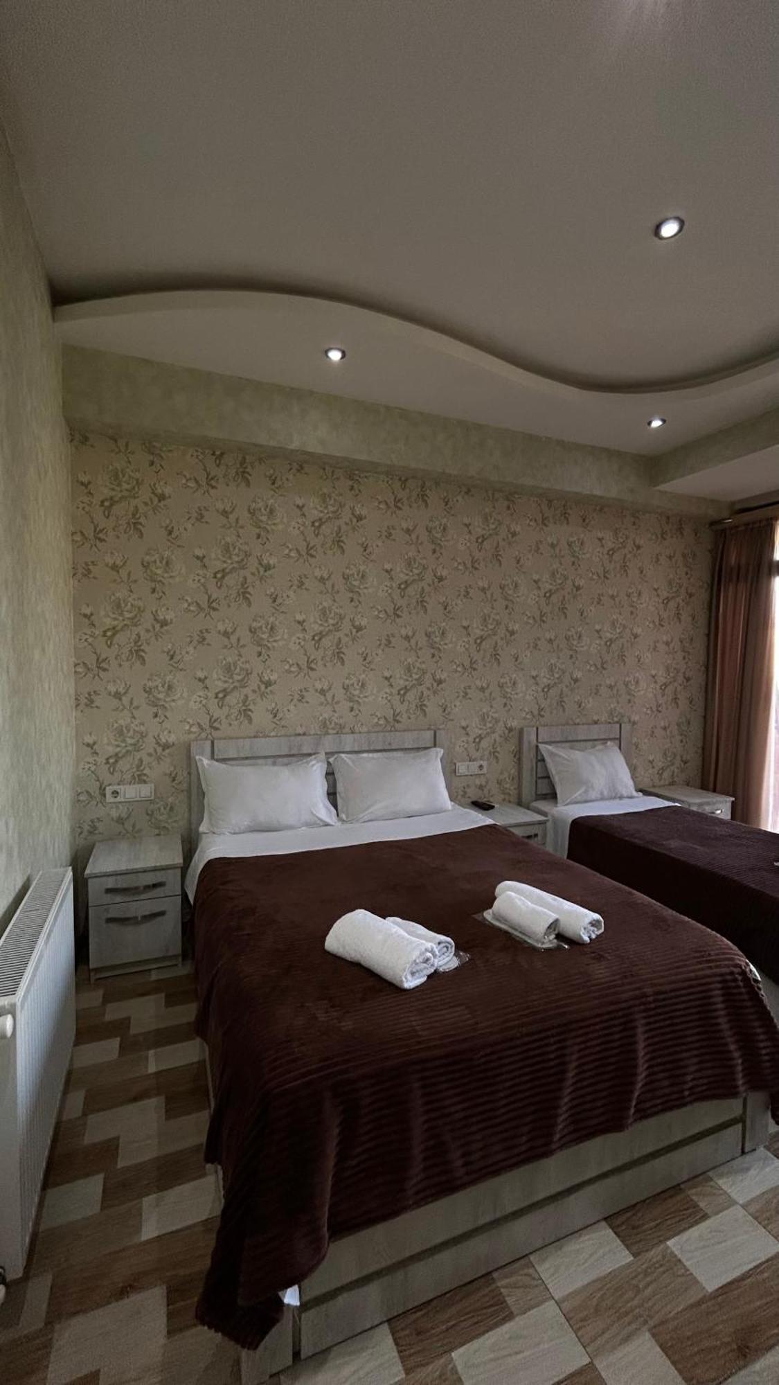 Hotel Tourist Тбилиси Екстериор снимка