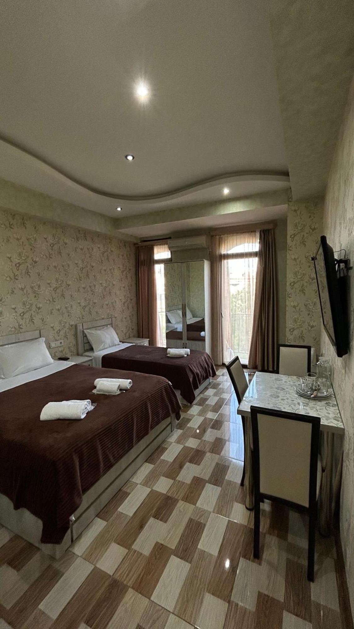 Hotel Tourist Тбилиси Екстериор снимка