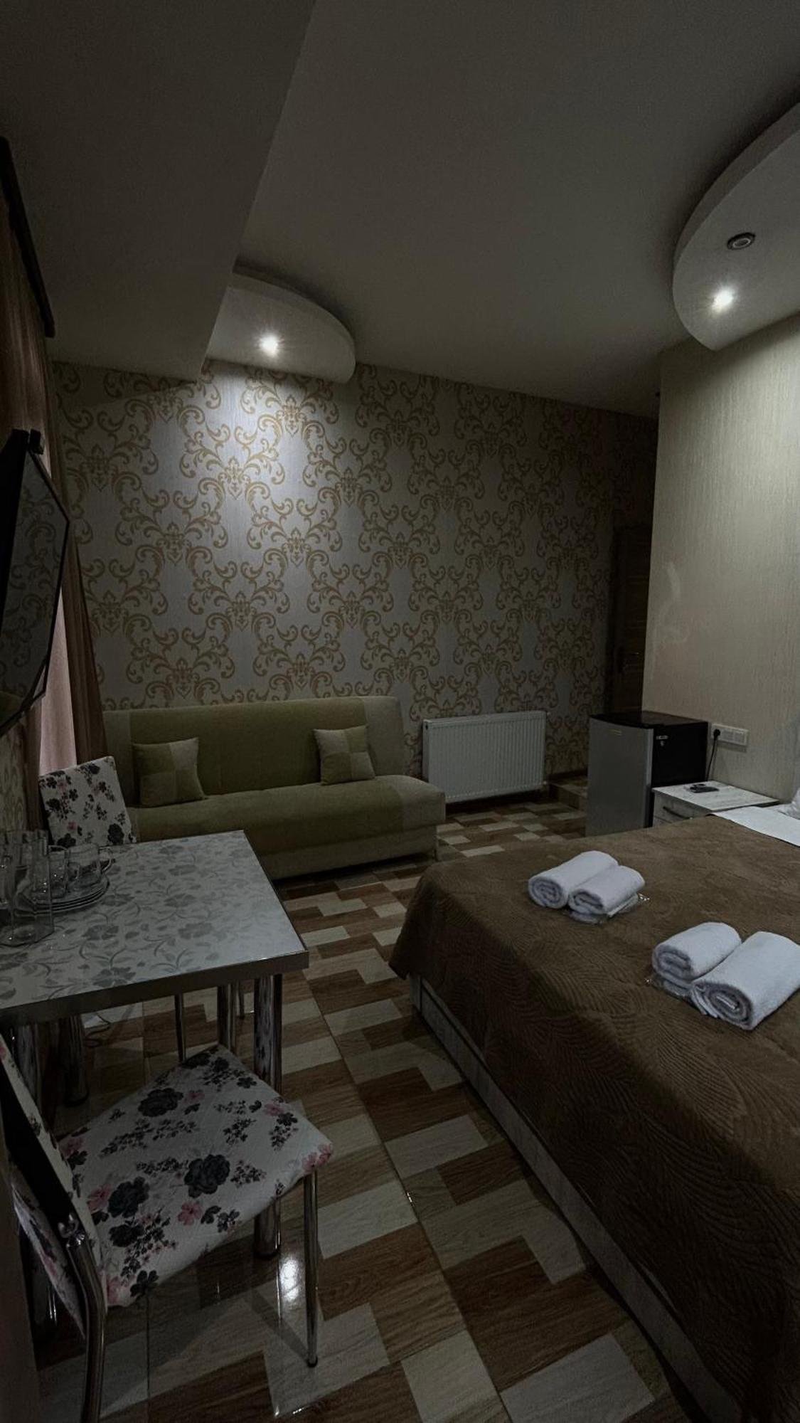 Hotel Tourist Тбилиси Екстериор снимка