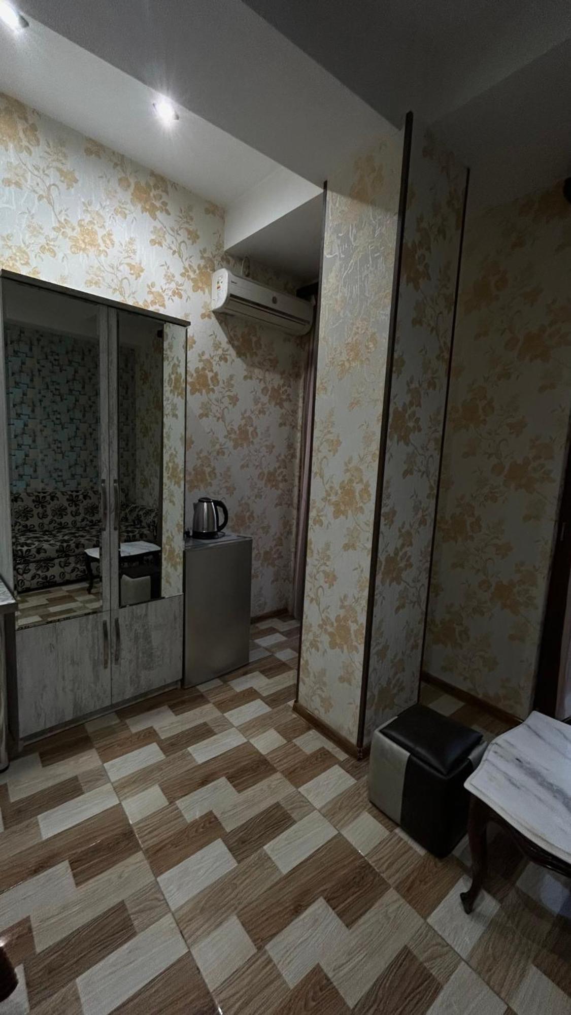 Hotel Tourist Тбилиси Екстериор снимка