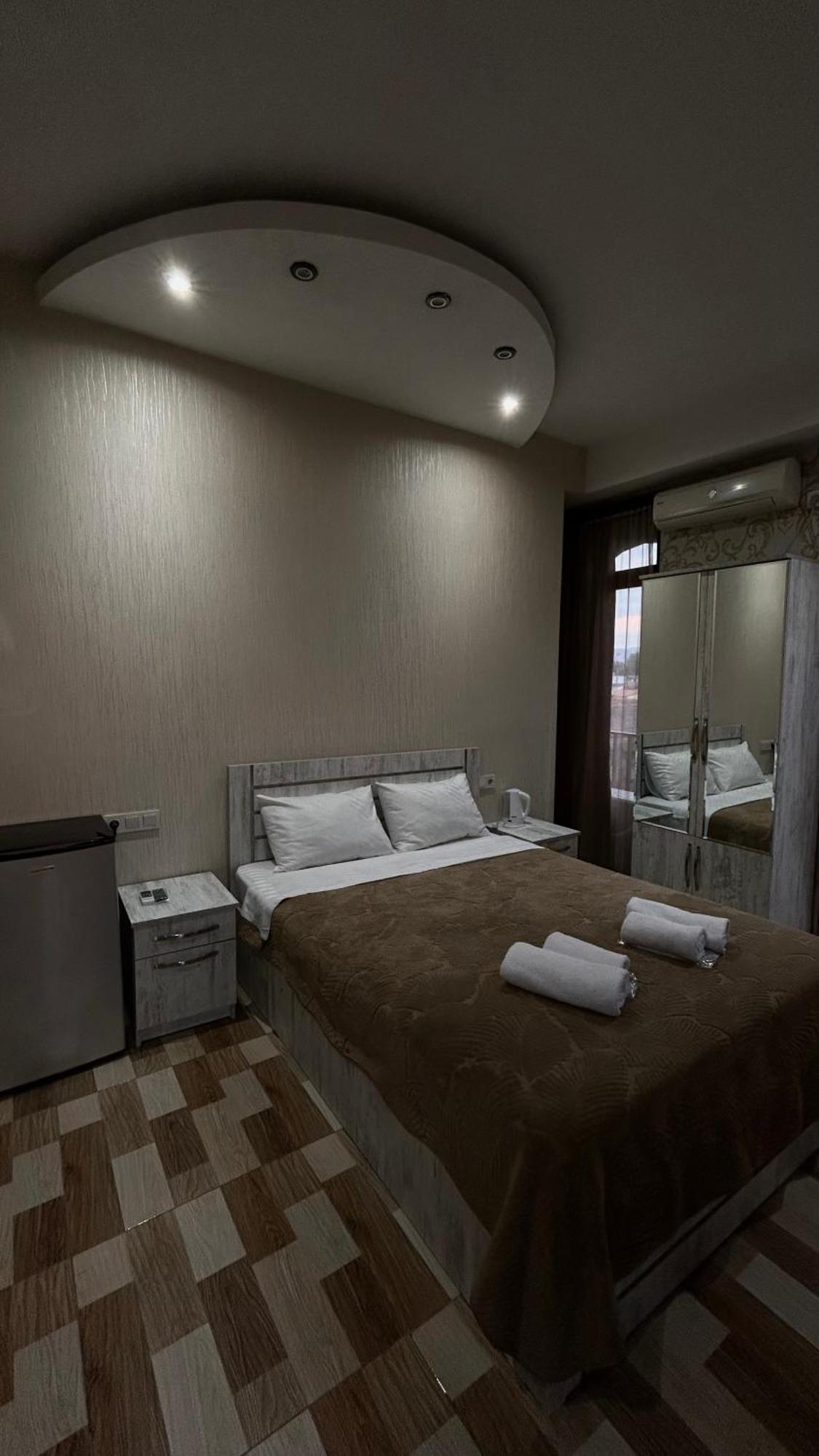Hotel Tourist Тбилиси Екстериор снимка