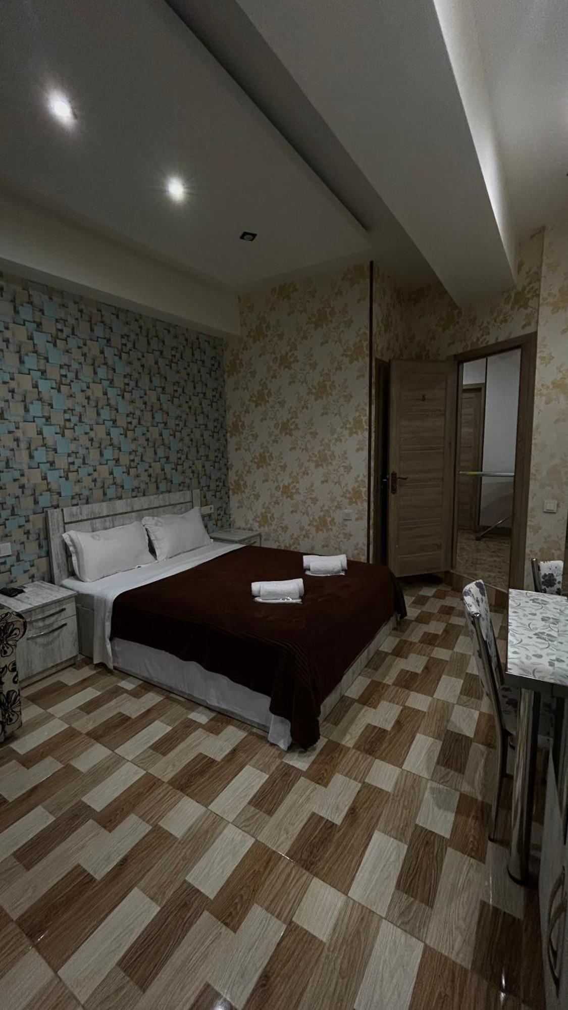 Hotel Tourist Тбилиси Екстериор снимка
