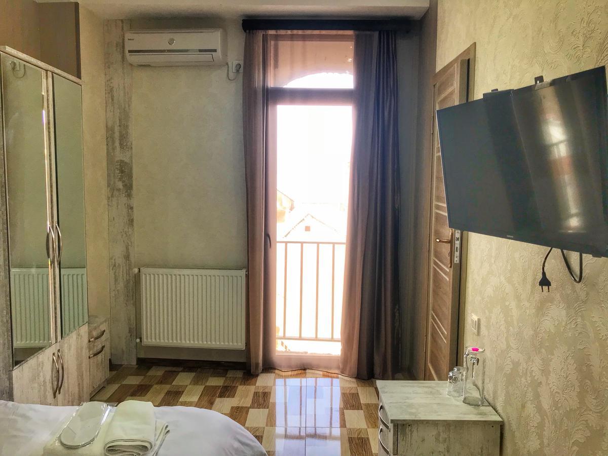 Hotel Tourist Тбилиси Екстериор снимка