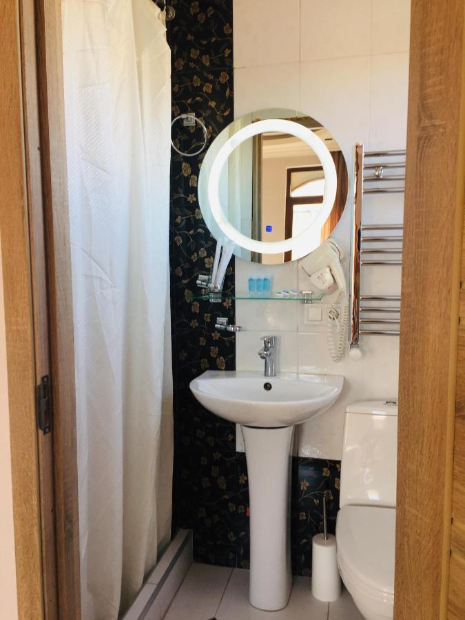 Hotel Tourist Тбилиси Екстериор снимка