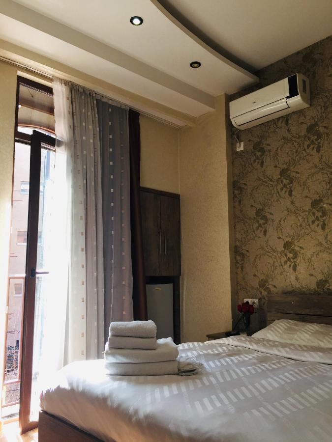 Hotel Tourist Тбилиси Екстериор снимка