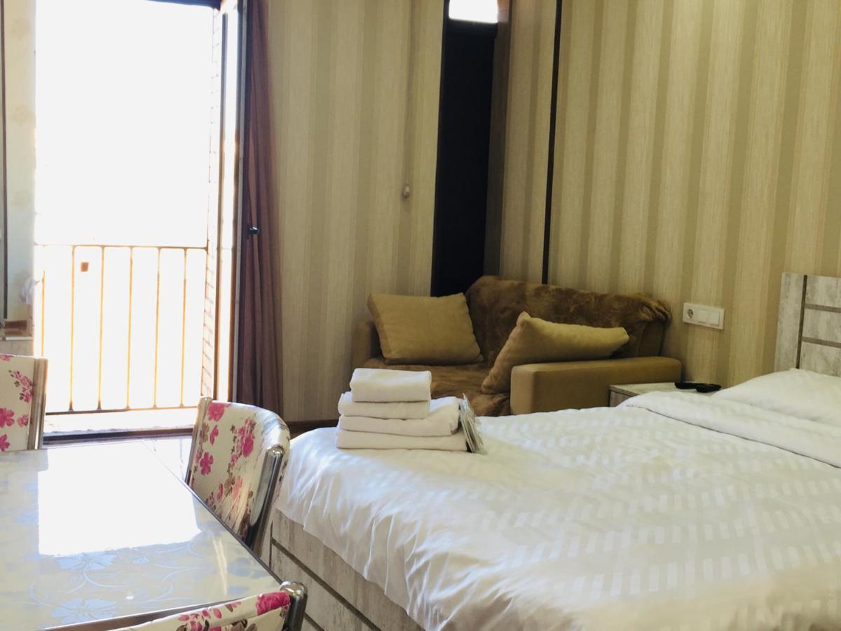 Hotel Tourist Тбилиси Екстериор снимка