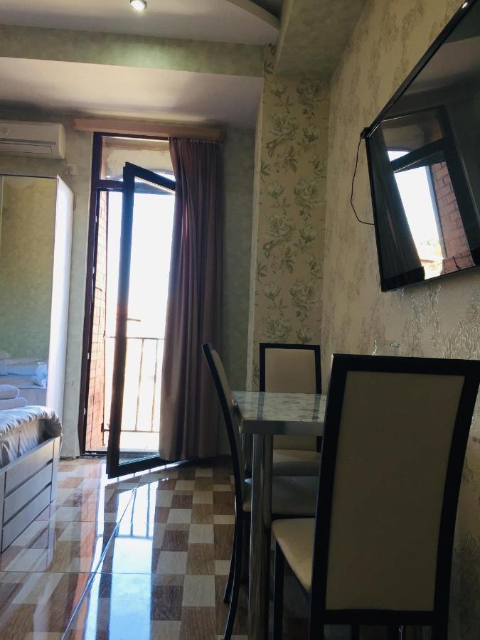 Hotel Tourist Тбилиси Екстериор снимка