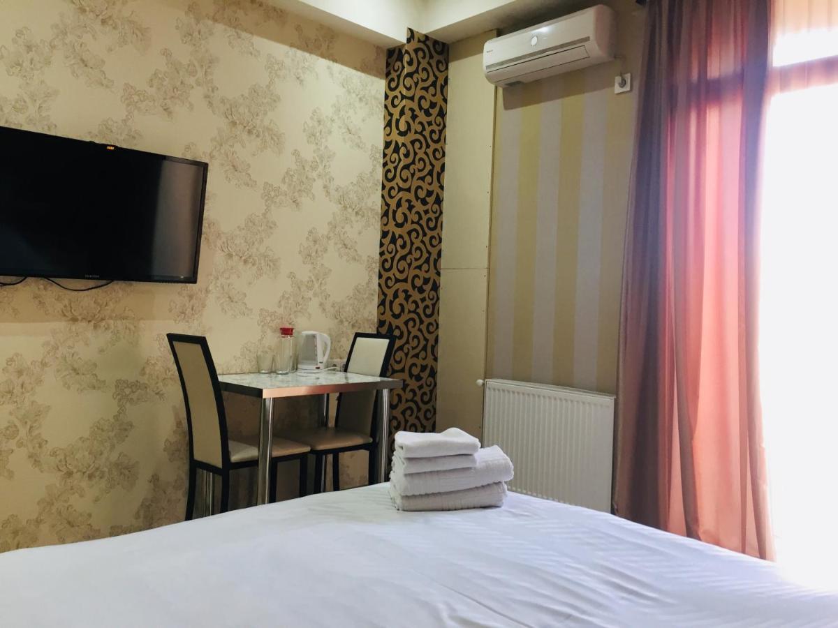 Hotel Tourist Тбилиси Екстериор снимка