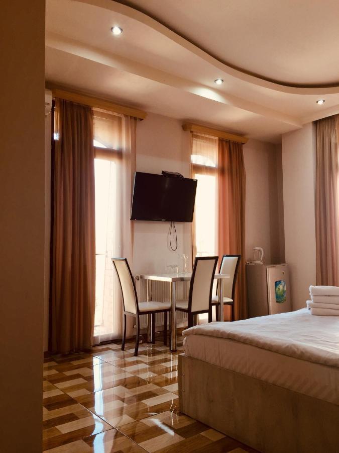 Hotel Tourist Тбилиси Екстериор снимка