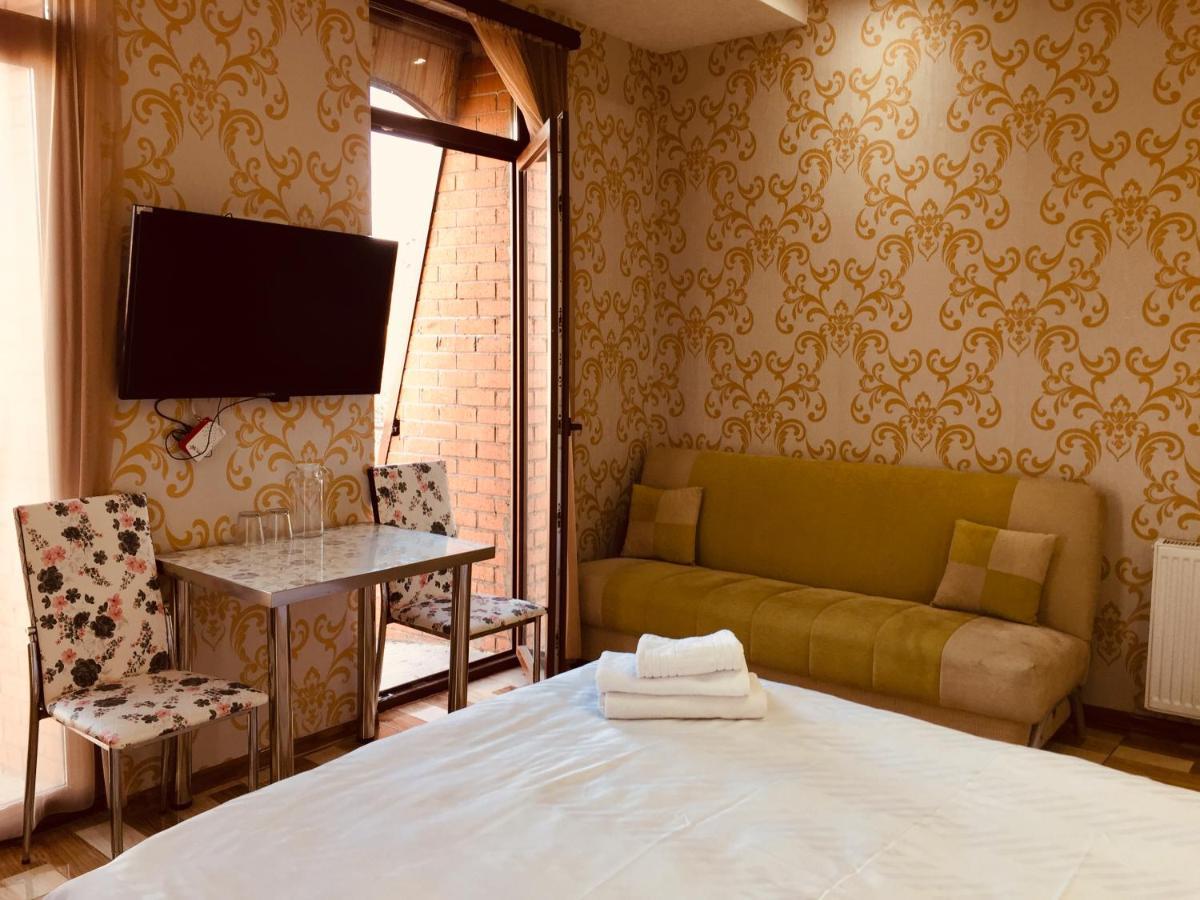 Hotel Tourist Тбилиси Екстериор снимка